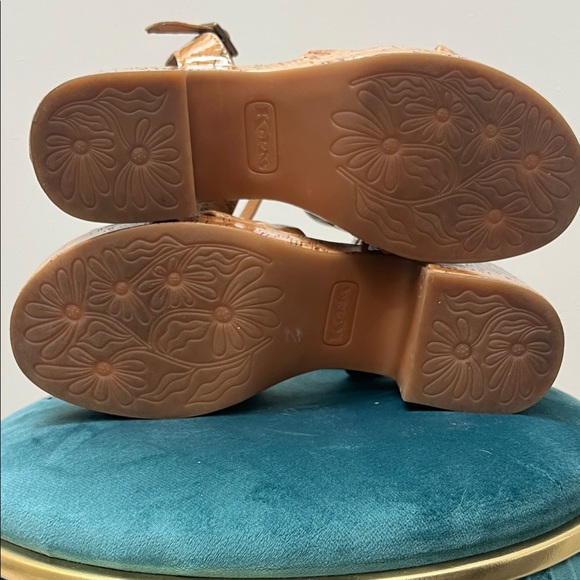 Korks Women's Tan Platform Sandals. Size 8 - Picture 16 of 16